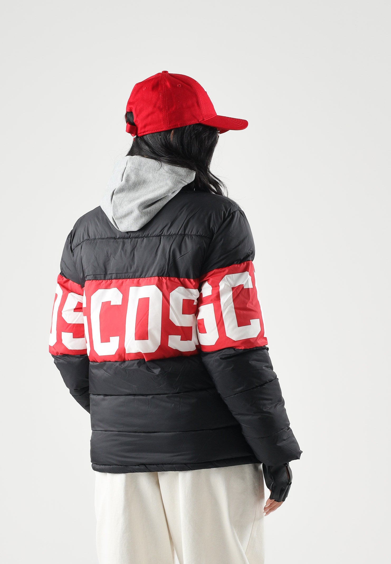GCDS Piumino DOWN JACKET WITH BAND LOGO nero e rosso per uomo e per donna Z0MLQA110T258 999R GCDS 