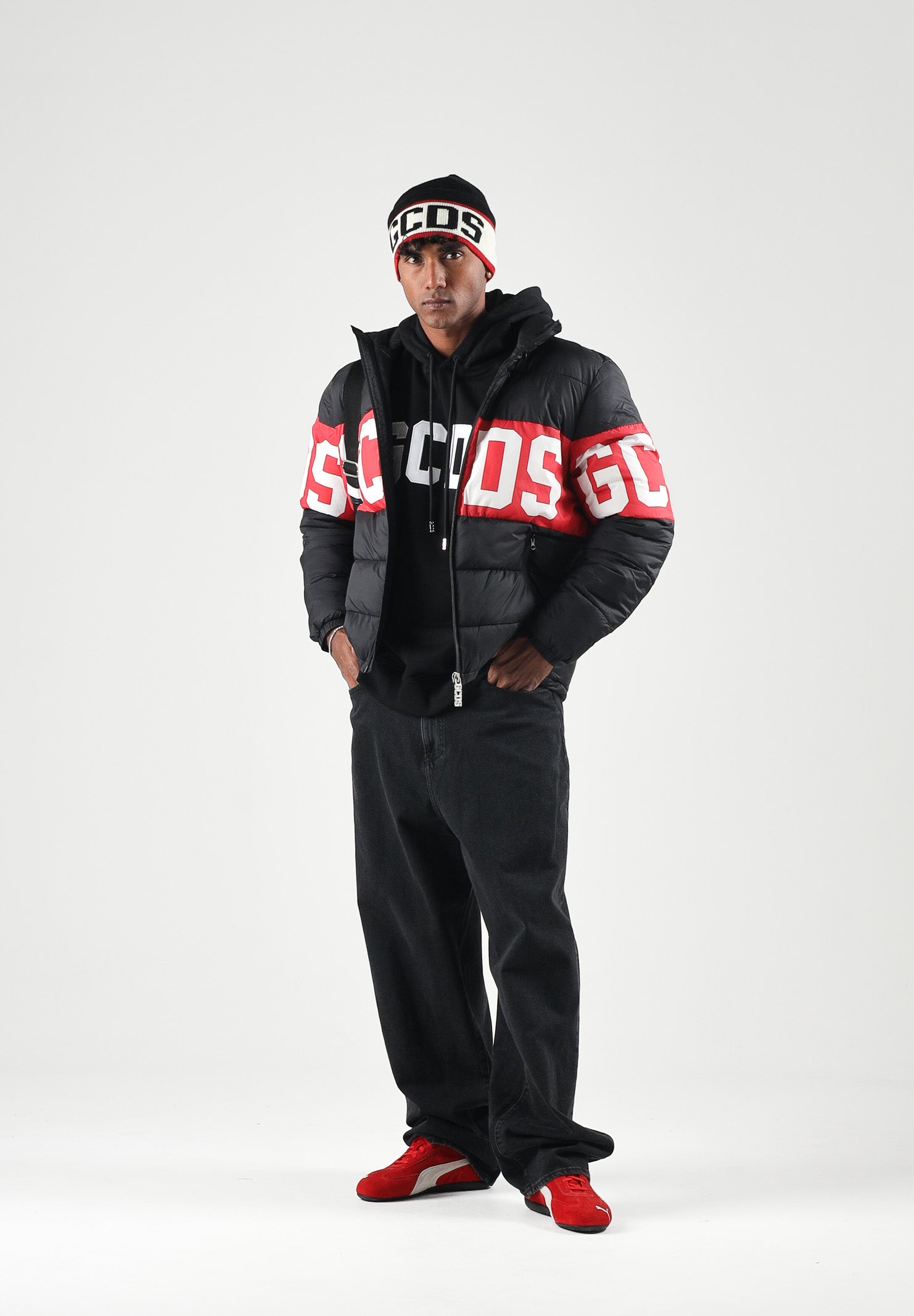 GCDS Piumino DOWN JACKET WITH BAND LOGO nero e rosso per uomo e per donna Z0MLQA110T258 999R GCDS 