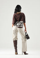GCDS T-shirt COLOUR-BLOCK  french roast-bone-marrone per uomo e donna  con maxi banda bicolore e logo centrale Z0MLQC140J101 387U GCDS 