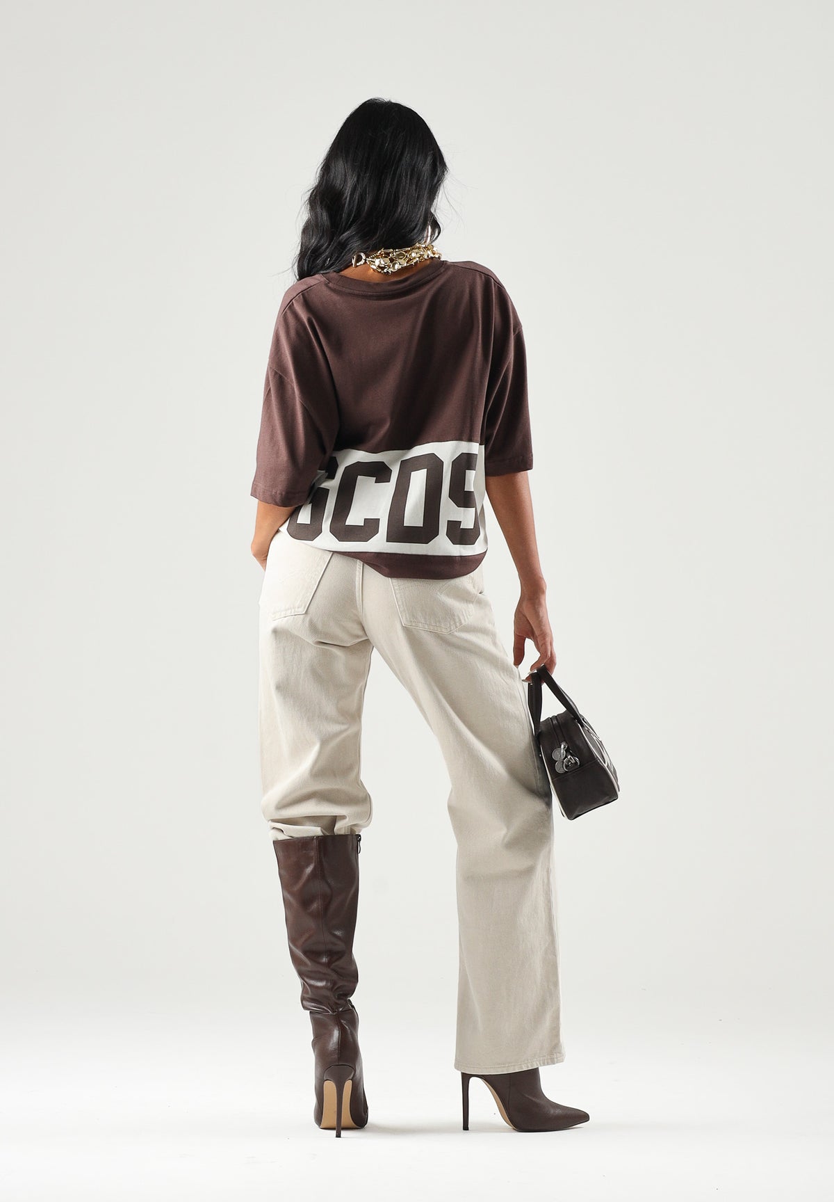 GCDS T-shirt COLOUR-BLOCK  french roast-bone-marrone per uomo e donna  con maxi banda bicolore e logo centrale Z0MLQC140J101 387U GCDS 