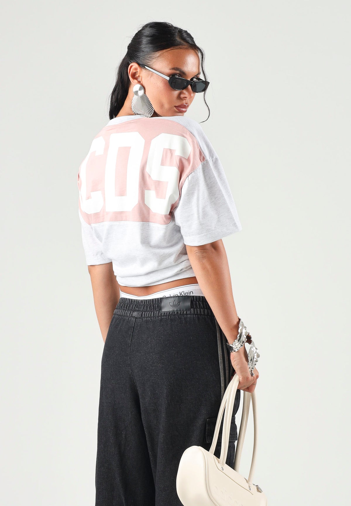 GCDS T-shirt grey-grigio chiaro per uomo e donna  con piccolo logo ricamato sul petto Z0MLQC214J080 909P GCDS 