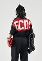 GCDS T-shirt manica corta nera e rossa per uomo e donna con stampa logo a contrasto. Z0MLQC214J080 999R GCDS 