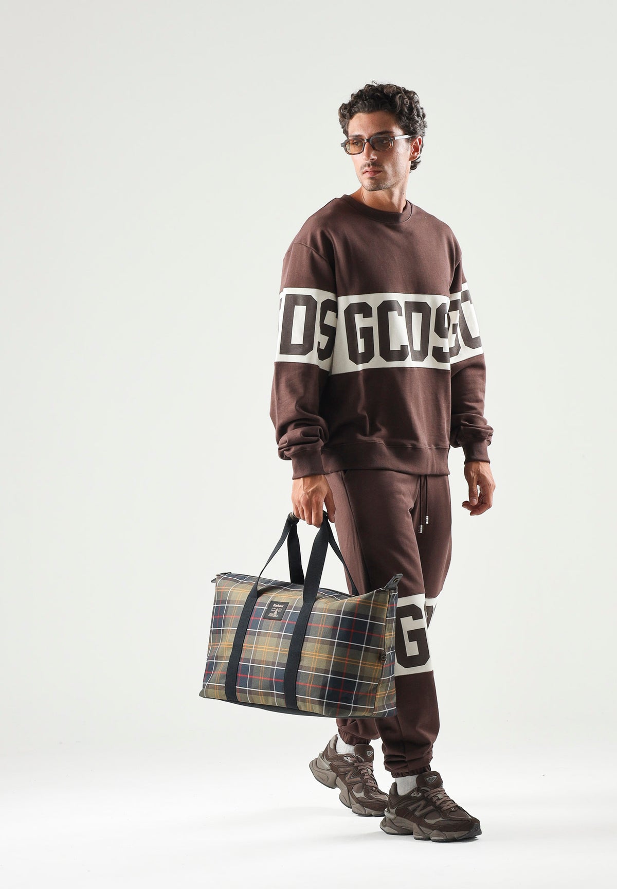 GCDS Felpa girocollo roast-frecnh marrone per uomo e donna con fascia logata a contrasto. Z0MLQE139F004 387U GCDS 
