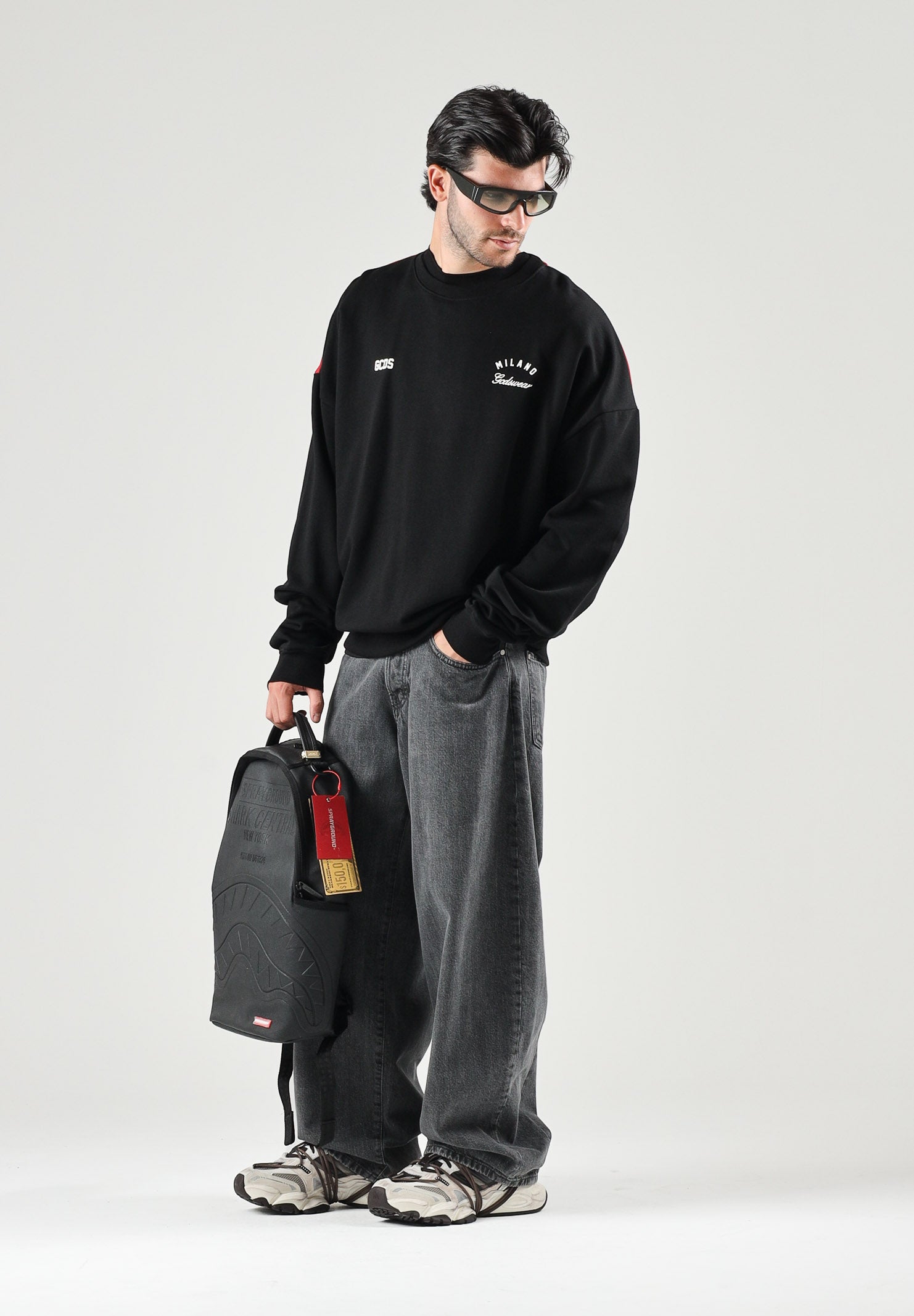 GCDS Felpa girocollo CREWNECK nera per uomo e donna con piccolo logo ricamato sul petto. Z0MLQE215F245 999R GCDS 