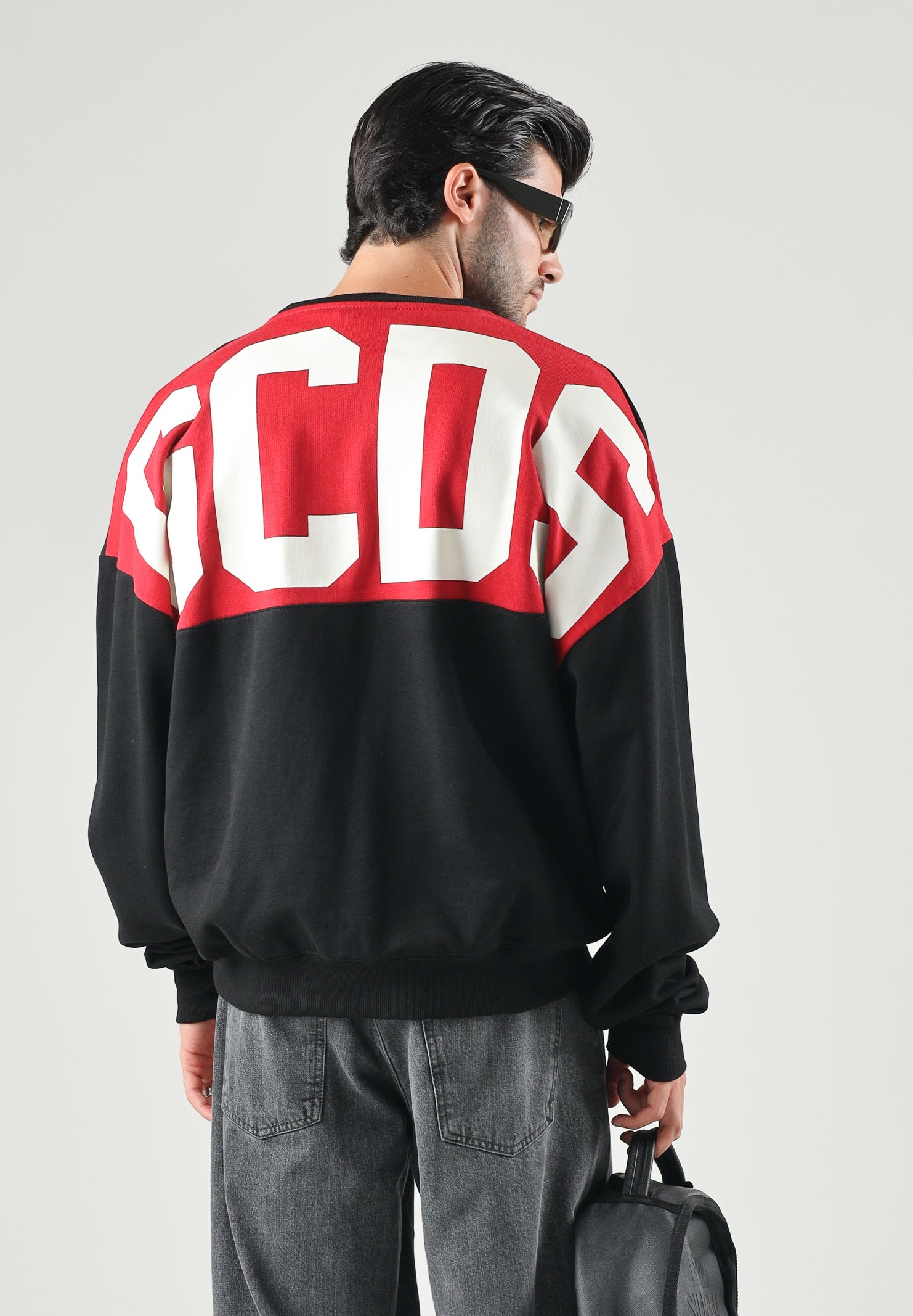 GCDS Felpa girocollo CREWNECK nera per uomo e donna con piccolo logo ricamato sul petto. Z0MLQE215F245 999R GCDS 