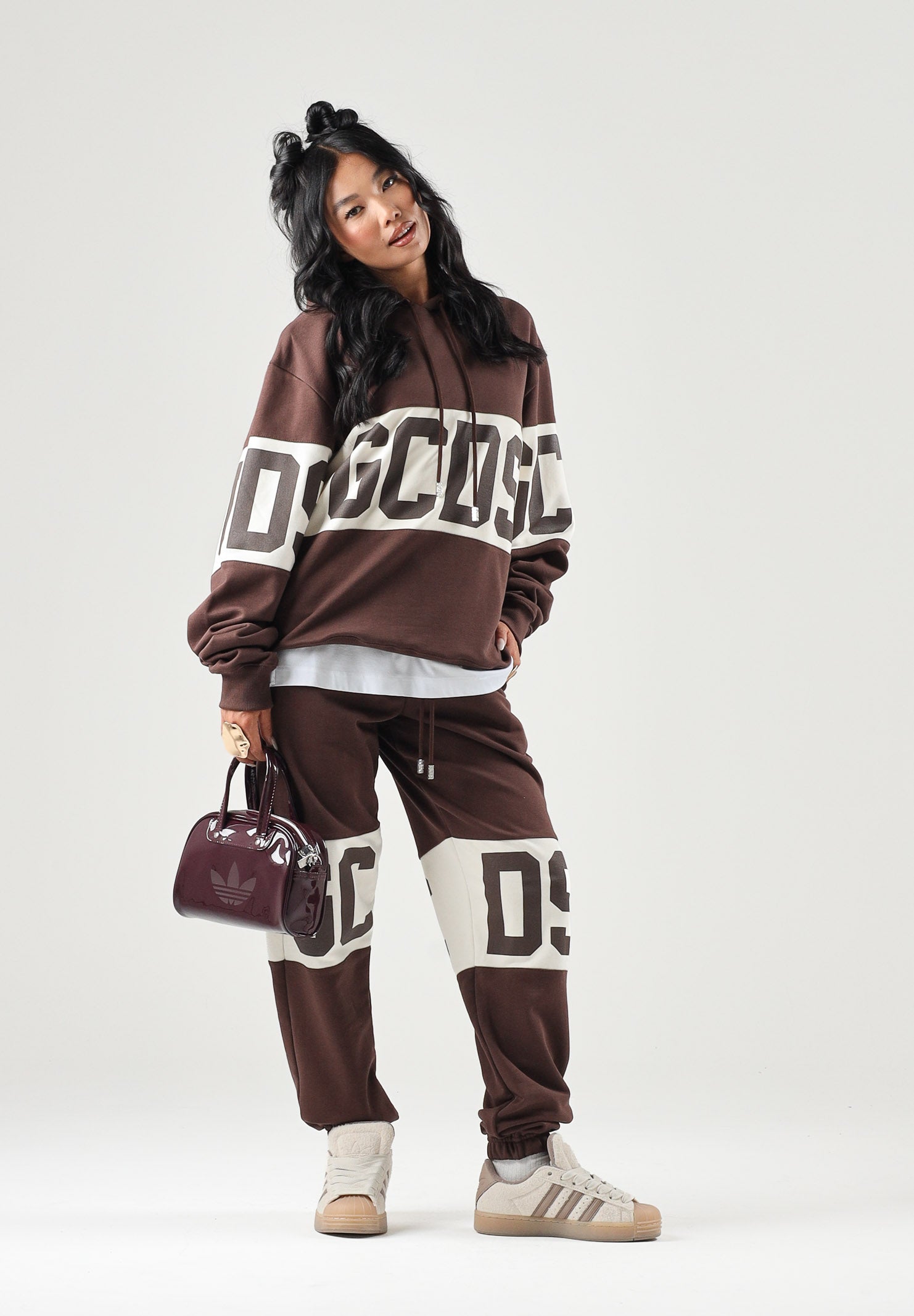 GCDS Pantaloni COLOUR-BLOCK LOGO  french roast marrone per uomo e donna con banda bicolore sulle ginocchia Z0MLQI209F004 387U GCDS 