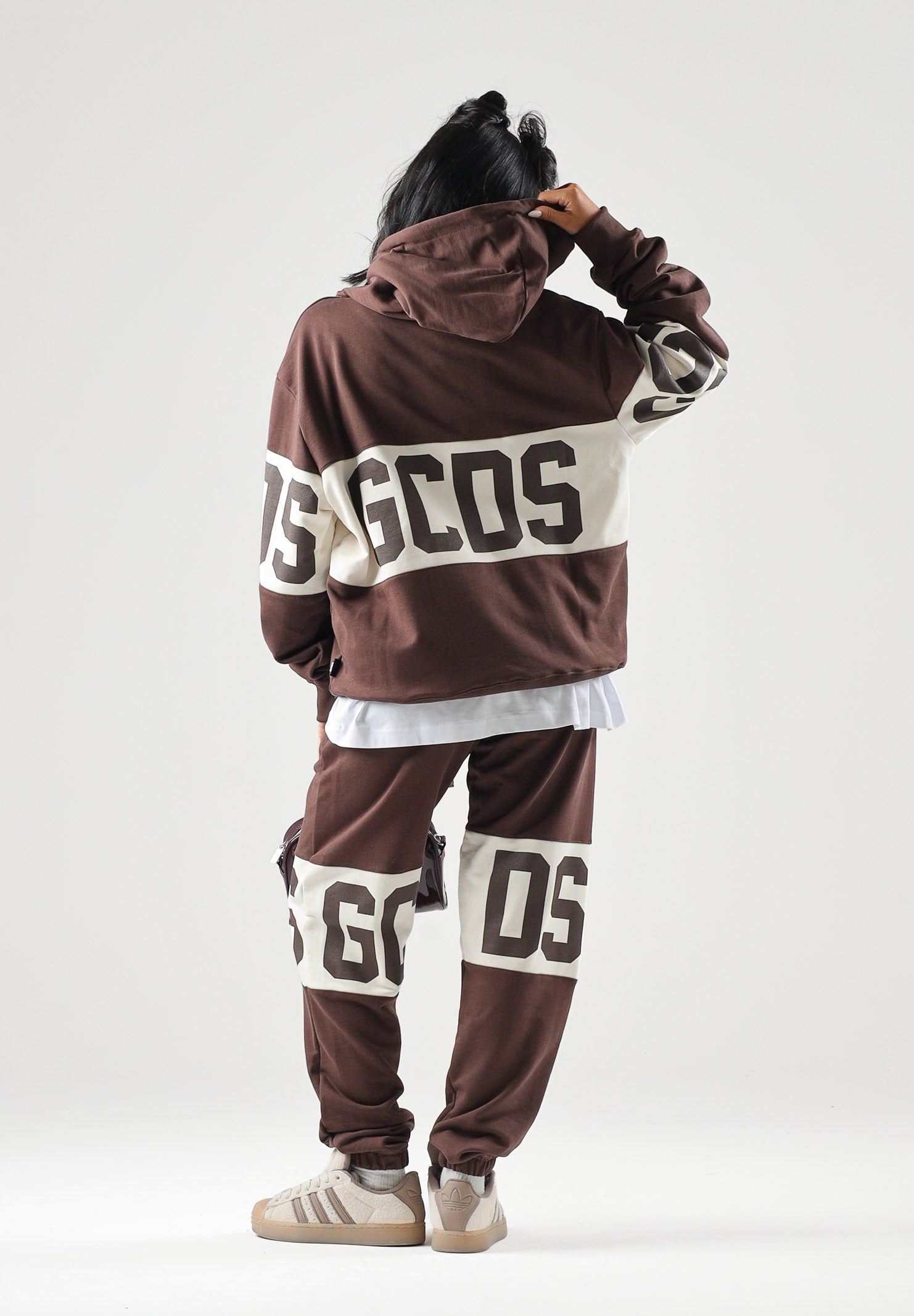 GCDS Pantaloni COLOUR-BLOCK LOGO  french roast marrone per uomo e donna con banda bicolore sulle ginocchia Z0MLQI209F004 387U GCDS 