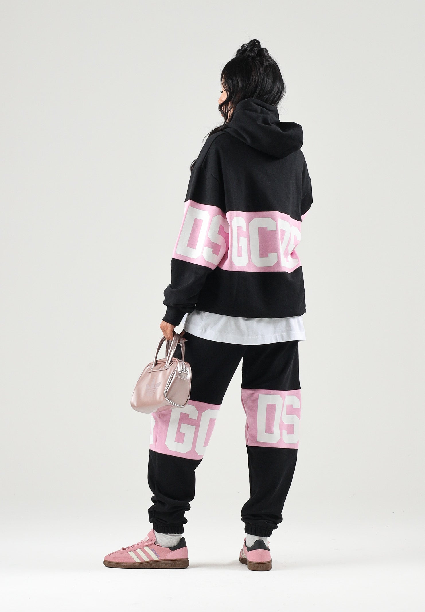 GCDS Pantaloni neri-rosa per uomo e donna con coulisse in vita e logo stampato. Z0MLQI209F004 999P GCDS 