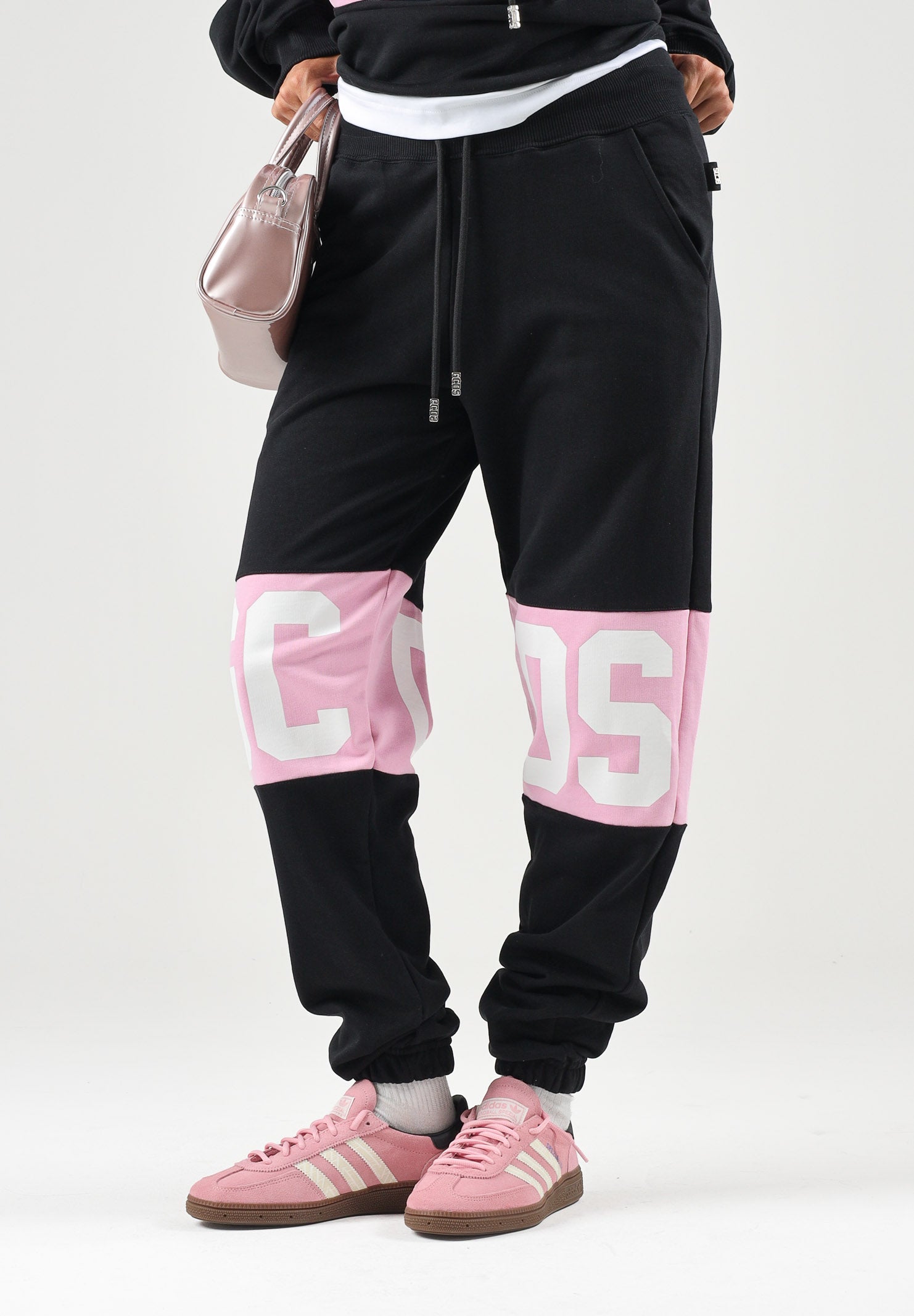 GCDS Pantaloni neri-rosa per uomo e donna con coulisse in vita e logo stampato. Z0MLQI209F004 999P GCDS 