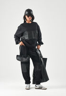 GCDS Pantaloni neri da uomo con maxi logo frontale Z0MLQI211F004 999B GCDS 