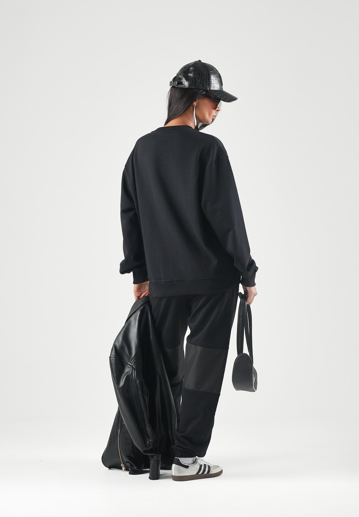 GCDS Pantaloni neri per uomo e donna  con maxi logo frontale Z0MLQI211F004 999B GCDS 