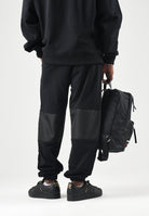 GCDS Pantaloni neri da uomo con maxi logo frontale Z0MLQI211F004 999B GCDS 