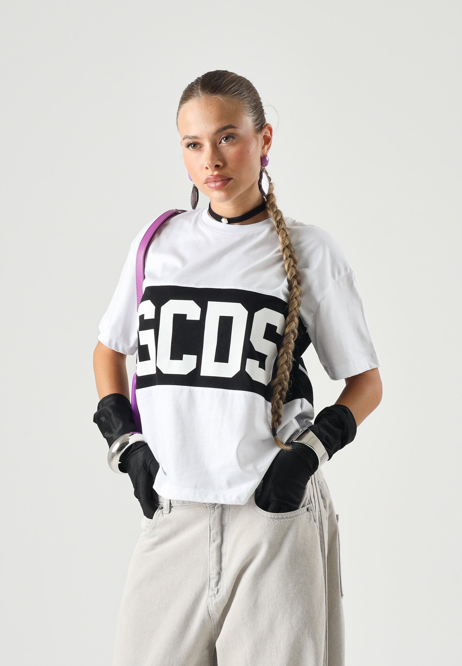 GCDS T-shirt manica corta bianca e nera, per donna, ragazzi e bambini con stampa logo centrale Z0UJQC585J105 157B GCDS 