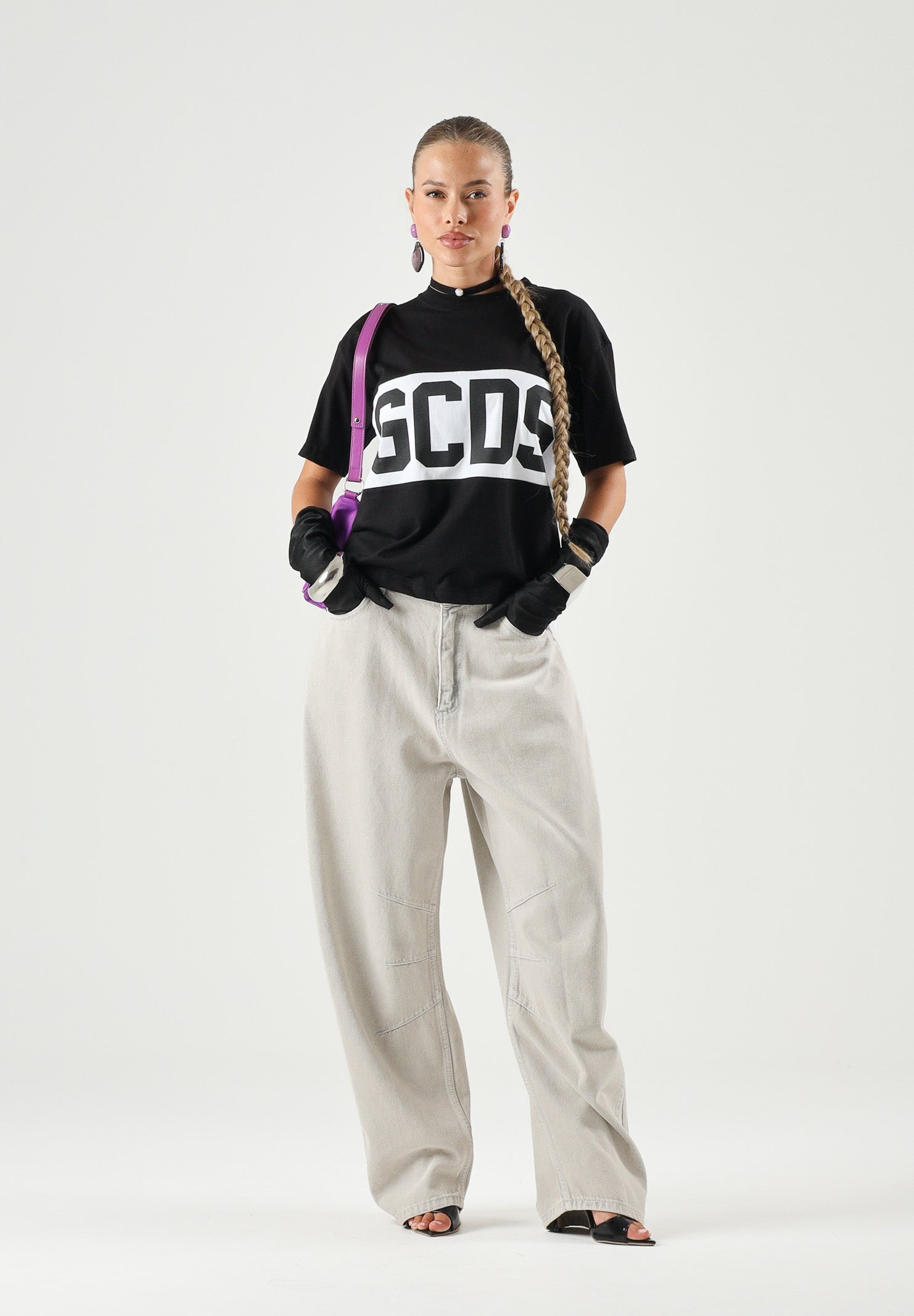 GCDS T-shirt a manica corta nera e bianca per donna, ragazzi e bambini con stampa logo Z0UJQC585J105 999A GCDS 
