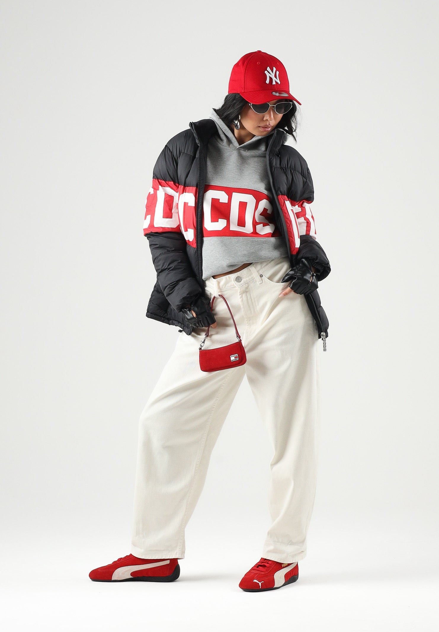 GCDS Felpa con cappuccio neutral gray-red per donna, ragazzi e bambini con banda orizzontale a contrasto rosso-bianca Z0UJQE583F004 953R GCDS 