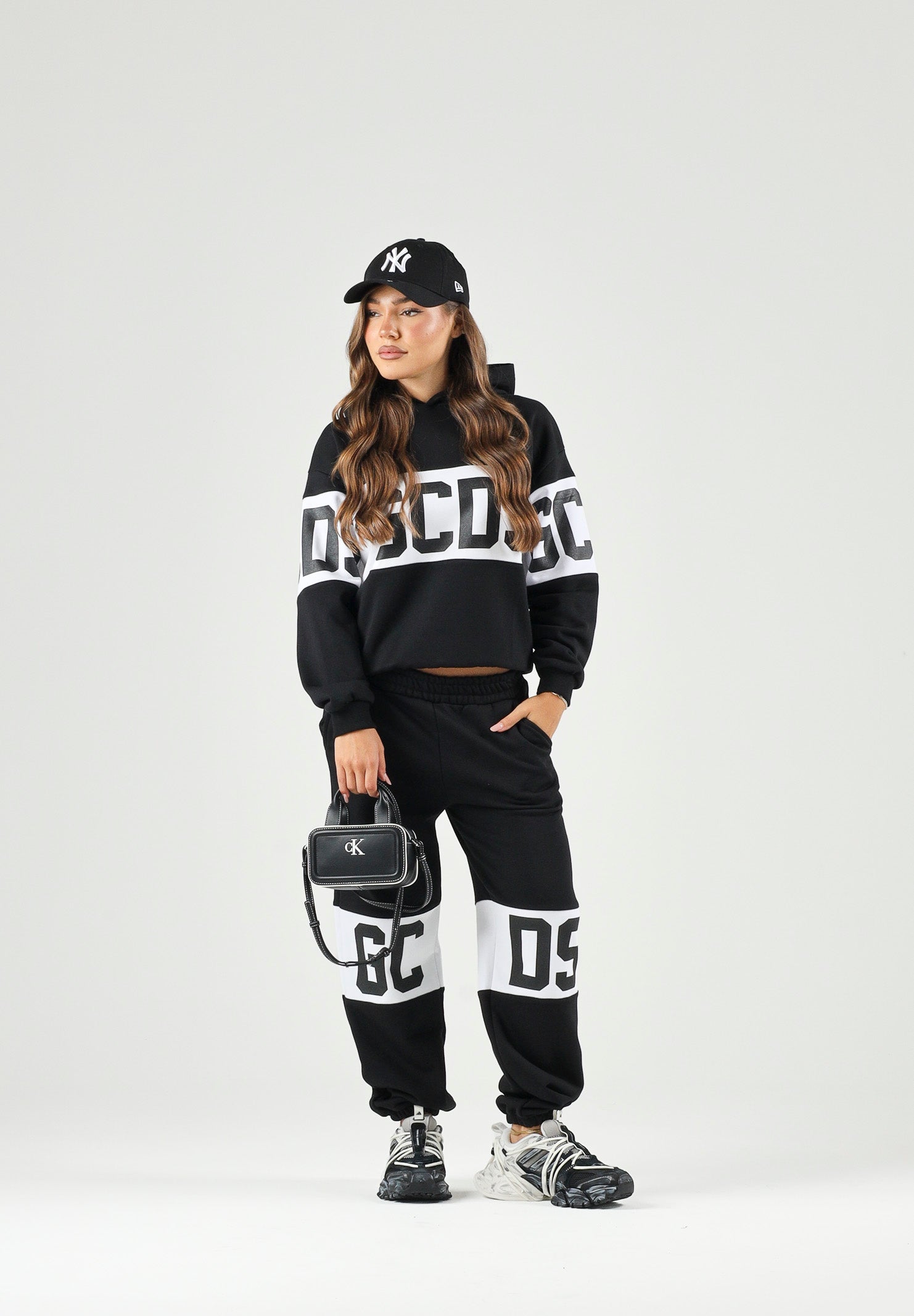 GCDS Felpa con cappuccio Band Logo black-white, nera e bianca per donna, ragazzi e bambini con logo iconico Z0UJQE583F004 999A GCDS 