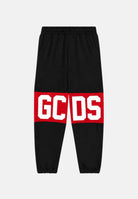 GCDS Pantaloni BAND LOGO TRACK PANTS nero/rosso per donna, ragazzi e bambini con maxi logo GCDS a contrasto. Z0UJQI588F004 999R GCDS 