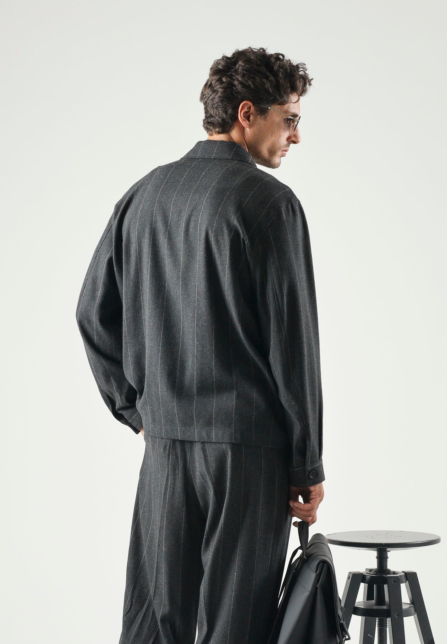 I'M BRIAN Camicia GESSATA grigio scuro da uomo con motivo a righe verticali tono su tono. CA3828 GR I'M BRIAN 
