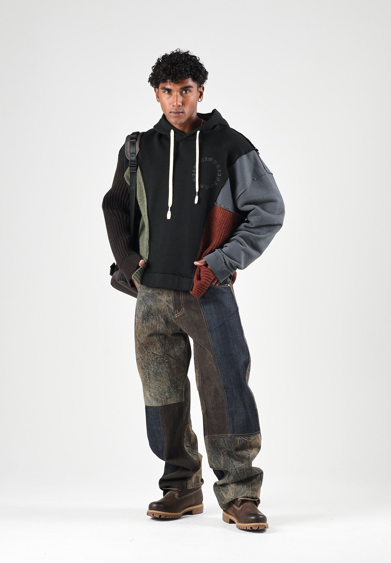 I'M BRIAN Felpa con cappuccio nera da uomo con coulisse regolabile. F3921 0028 I'M BRIAN 
