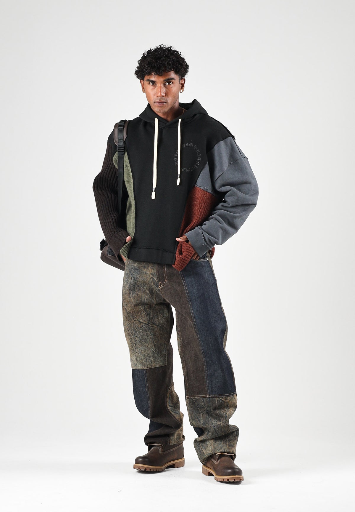 I'M BRIAN Felpa con cappuccio nera da uomo con coulisse regolabile. F3921 0028 I'M BRIAN 