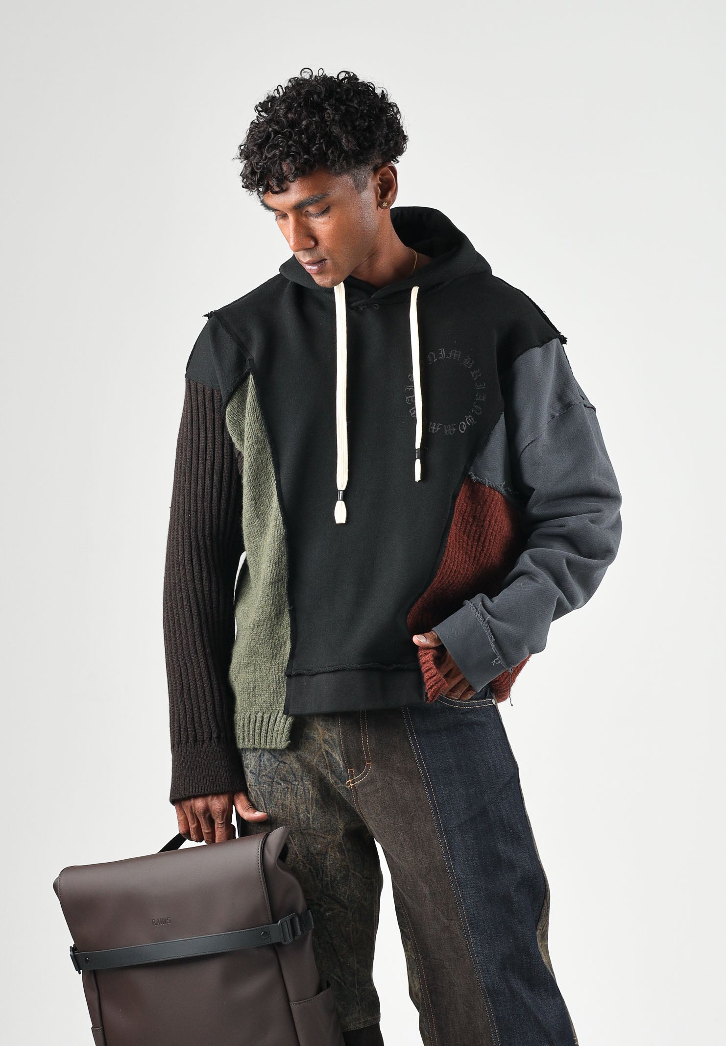 I'M BRIAN Felpa con cappuccio nera da uomo con coulisse regolabile. F3921 0028 I'M BRIAN 