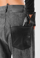 I'M BRIAN Jeans nero per uomo con lavaggio scuro slavato, taglio flared a zampa e dettagli sartoriali FLARE1926 LAV1926 I'M BRIAN 