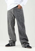 I'M BRIAN jeans FLARE nero slavato da uomo e donna in denim di cotone elasticizzato, caratterizzati da lavaggio effetto vintage con sfumature grigio antracite, vestibilità regolare sui fianchi, gamba svasata a zampa, costruzione cinque tasche e chiu FLARE1926 LAV1926 I'M BRIAN 