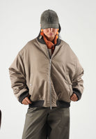 I'M BRIAN Giubbotto-bomber beige per uomo e donna con tasche e bordi elasticizzati. GIU3873 0025 I'M BRIAN 