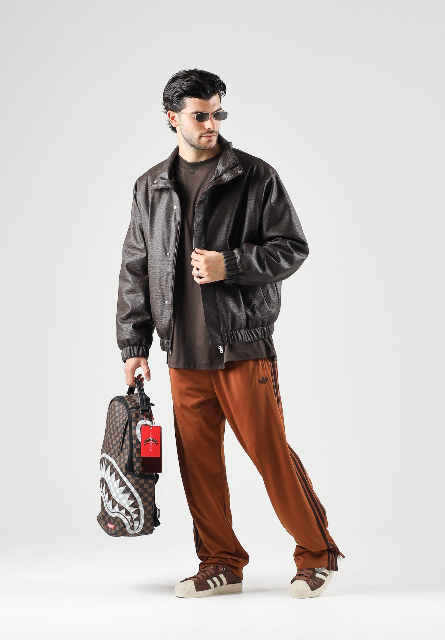 I'M BRIAN Giubbotto in eco-pelle moro/ marrone per uomo con collo alto e linee pulite d'ispirazione urban. GIU3878 020 I'M BRIAN 