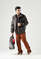 I'M BRIAN Giubbotto in eco-pelle moro/ marrone per uomo con collo alto e linee pulite d'ispirazione urban. GIU3878 020 I'M BRIAN 