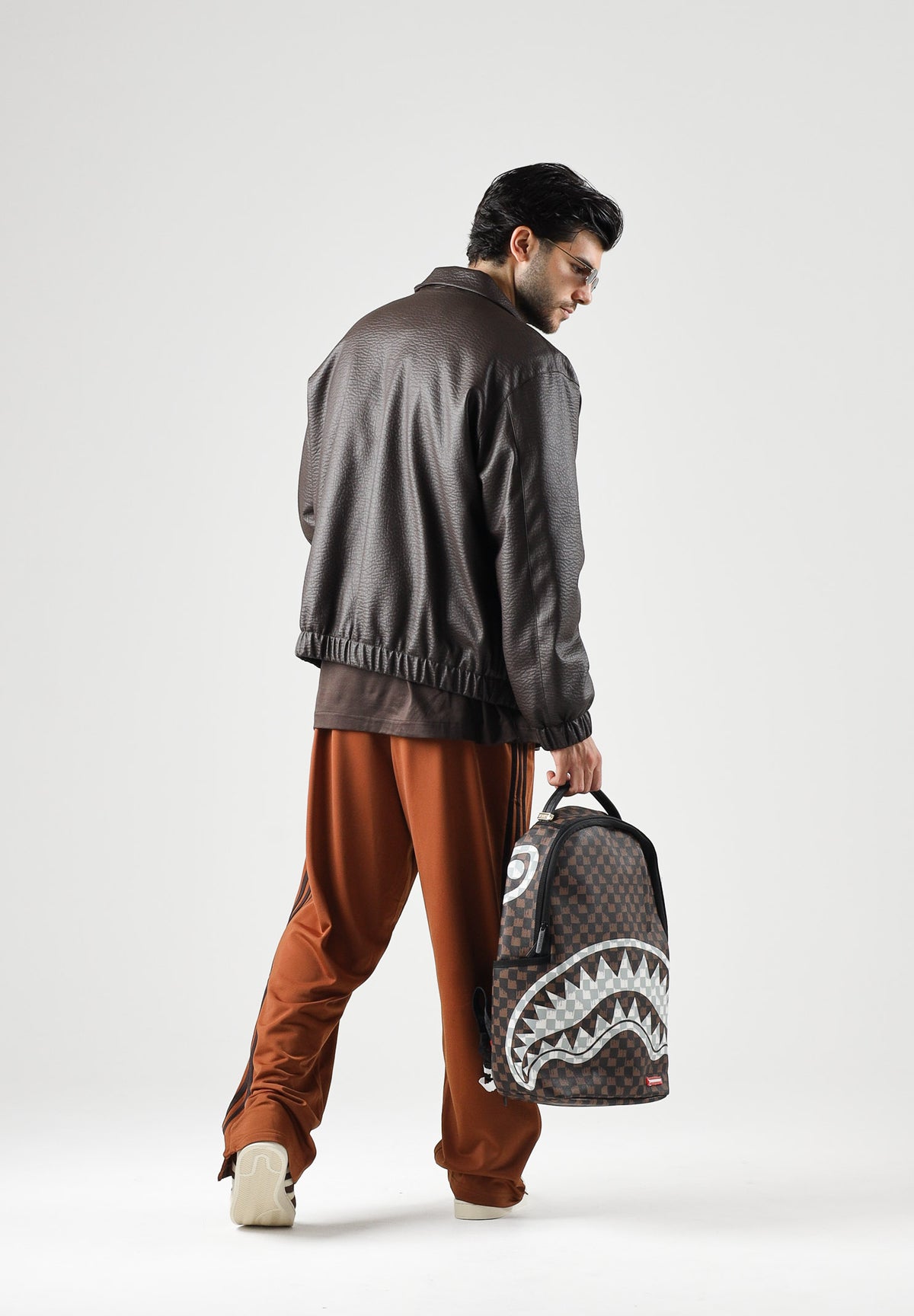 I'M BRIAN Giubbotto in eco-pelle moro/ marrone per uomo con collo alto e linee pulite d'ispirazione urban. GIU3878 020 I'M BRIAN 