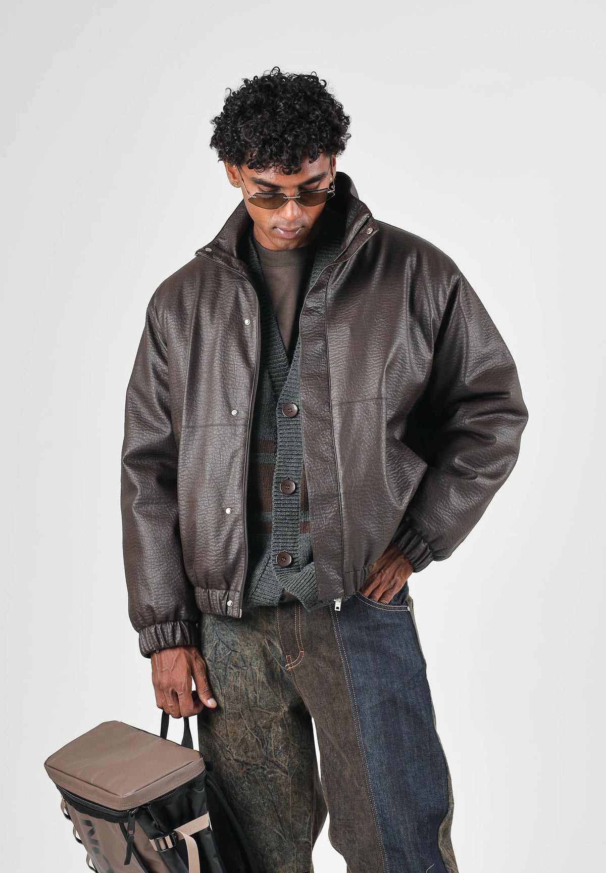 I'M BRIAN Giubbotto in eco-pelle moro/ marrone per uomo con collo alto e linee pulite d'ispirazione urban. GIU3878 020 I'M BRIAN 