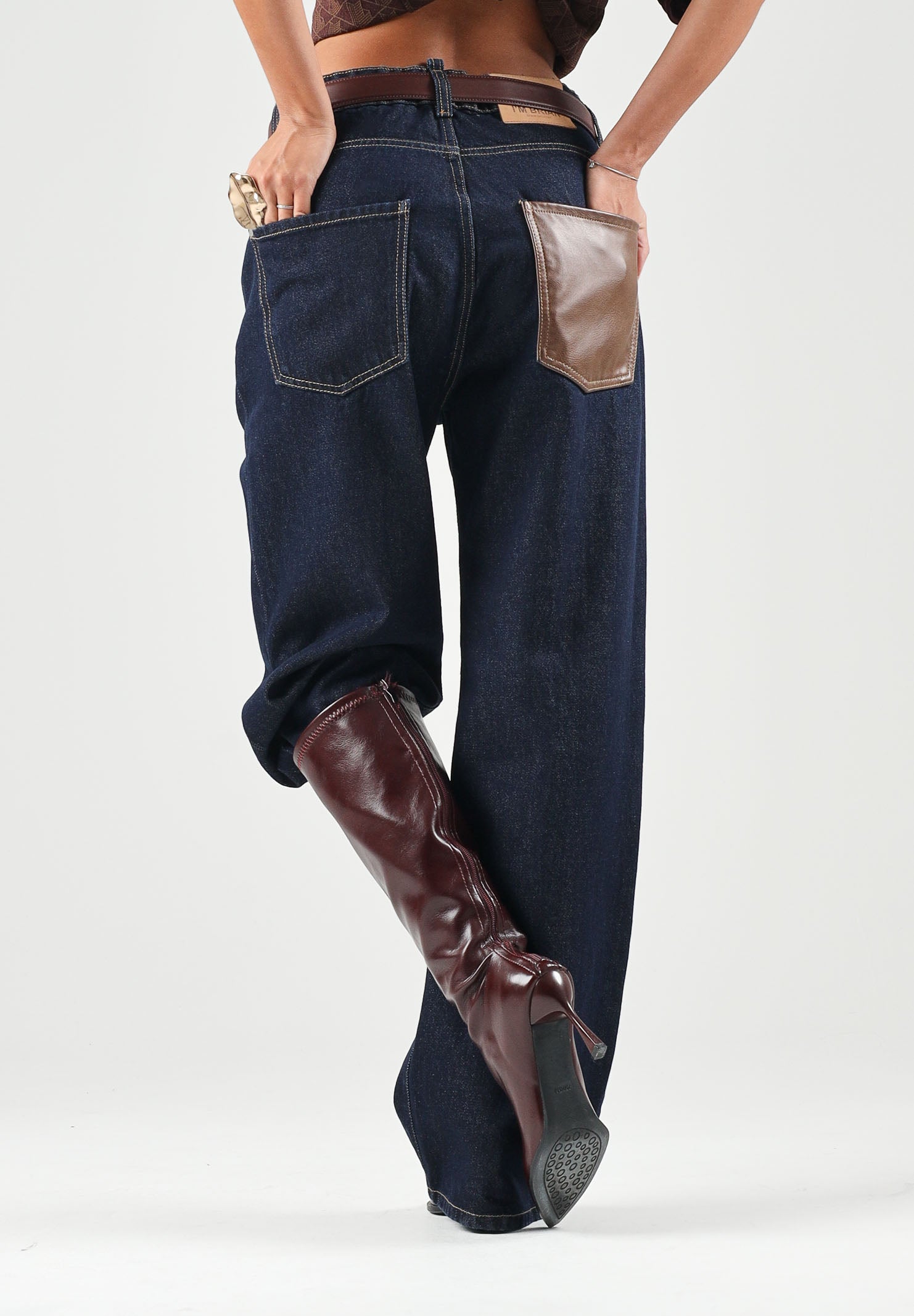 I'M BRIAN Jeans nero  per uomo e donna con lavaggio scuro uniforme, taglio ampio e comodo JASONL2326 LAV2326 I'M BRIAN 