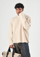 I'M BRIAN Maglione girocollo beige per uomo con  lavorazione a maglia morbida e tinta unita versatile. MA3800 0025 I'M BRIAN 