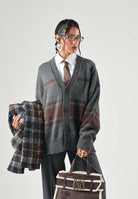 I'M BRIAN Cardigan corto grigio per uomo e donna con scollo a V, chiusura frontale con bottoni e fantasia MA3808 GR I'M BRIAN 