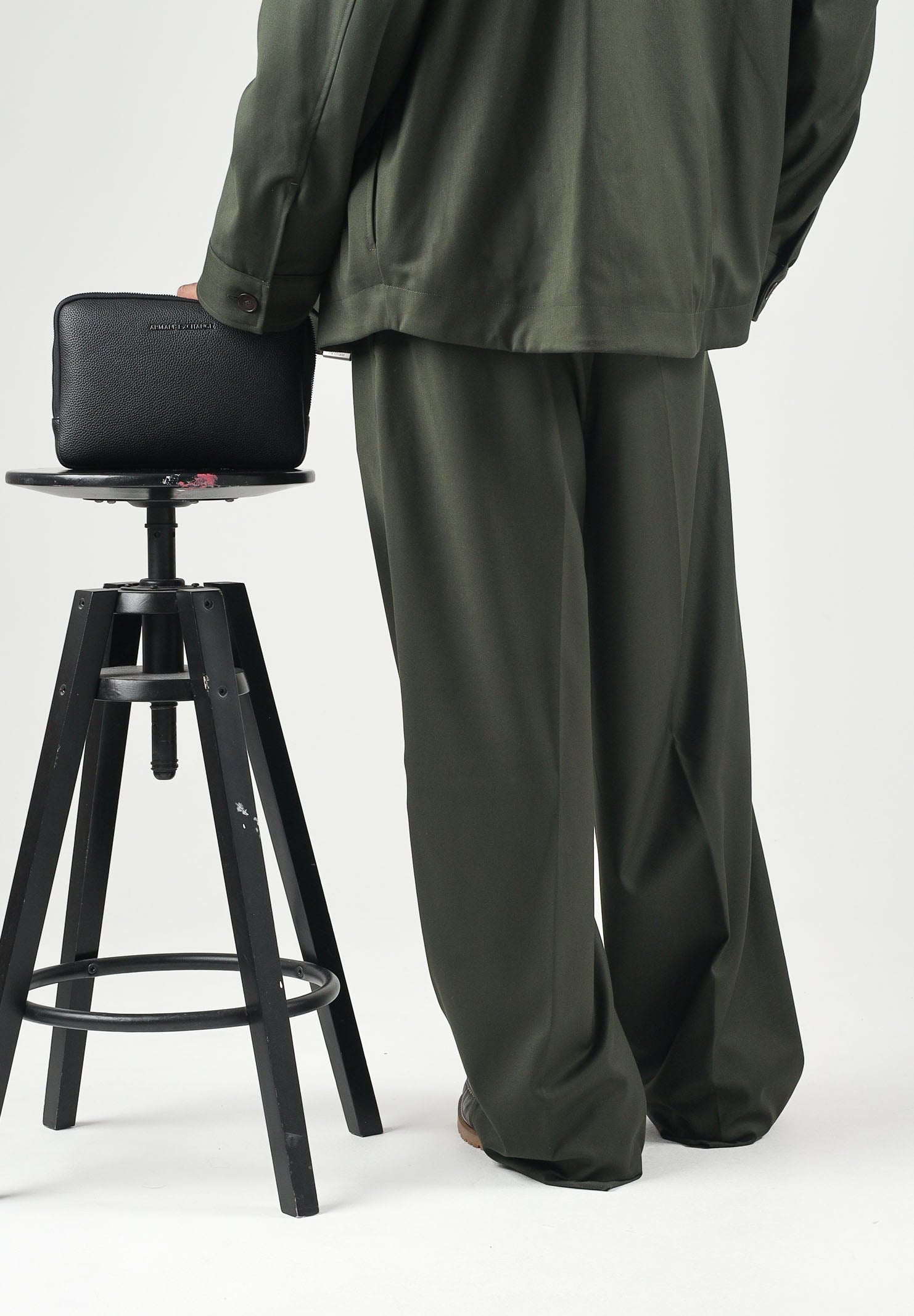 I'M BRIAN Pantaloni con pinces e coulisse verde militare scuro da uomo PA3891 013 I'M BRIAN 