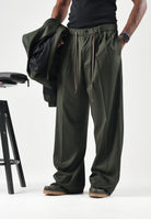 I'M BRIAN Pantaloni con pinces e coulisse verde militare scuro da uomo PA3891 013 I'M BRIAN 