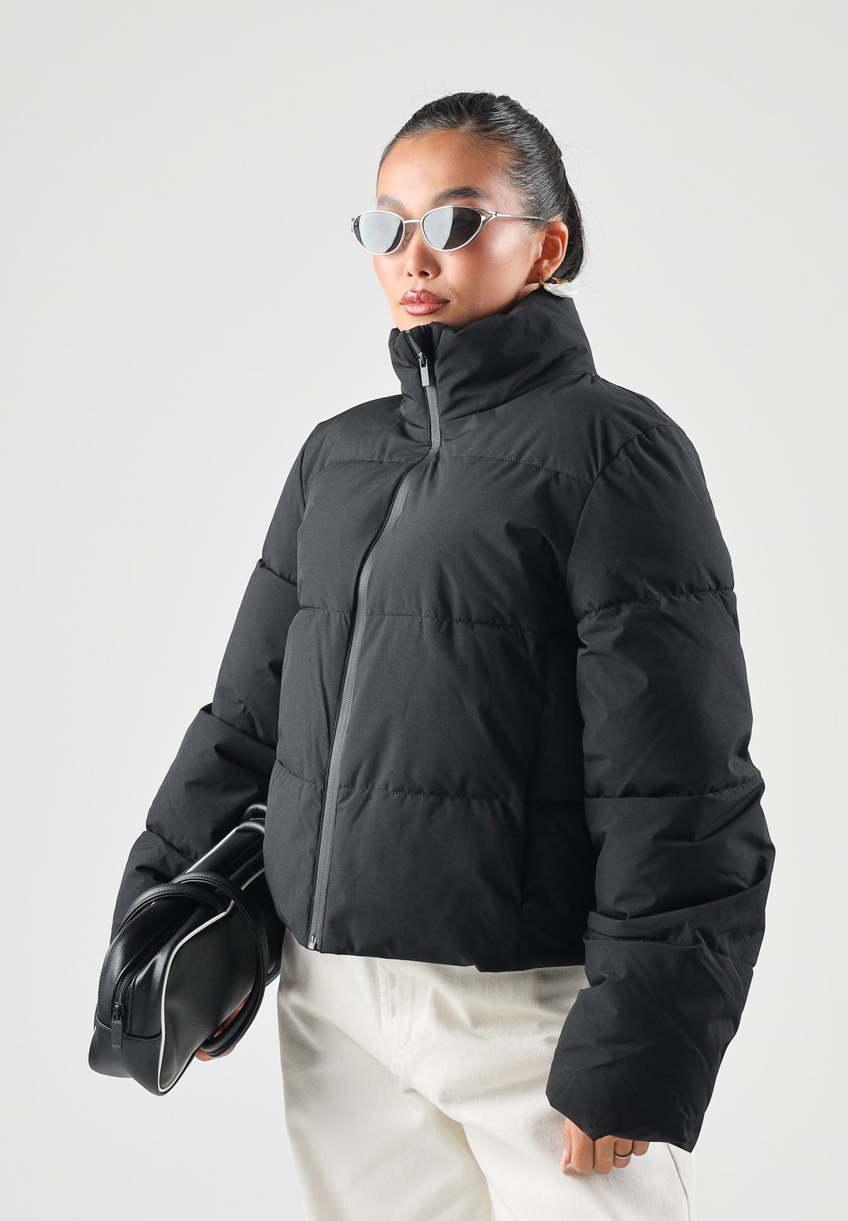 JDY Piumino nero da donna con collo alto imbottito e chiusura con zip integrale 15376707 BL JDY 