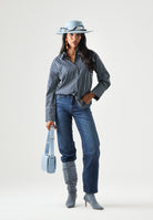 JDY Camicia JDYSERENA Navy Blazer SOFT blu da donna con fantasia a righe verticali multicolore. 15380444 NABL JDY 