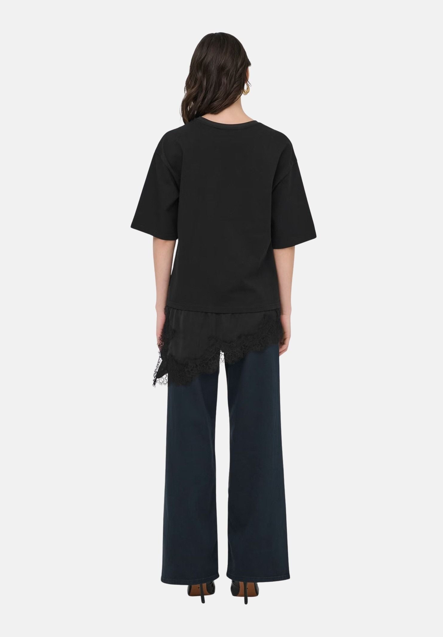 JDY T-shirt manica corta nera per donna con fondo asimmetrico rifinito con inserto in pizzo trasparente 15384230 BL JDY 