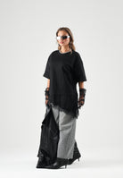 JDY T-shirt manica corta nera per donna con fondo asimmetrico rifinito con inserto in pizzo trasparente 15384230 BL JDY 