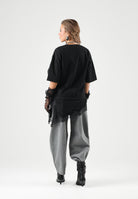 JDY T-shirt manica corta nera per donna con fondo asimmetrico rifinito con inserto in pizzo trasparente 15384230 BL JDY 
