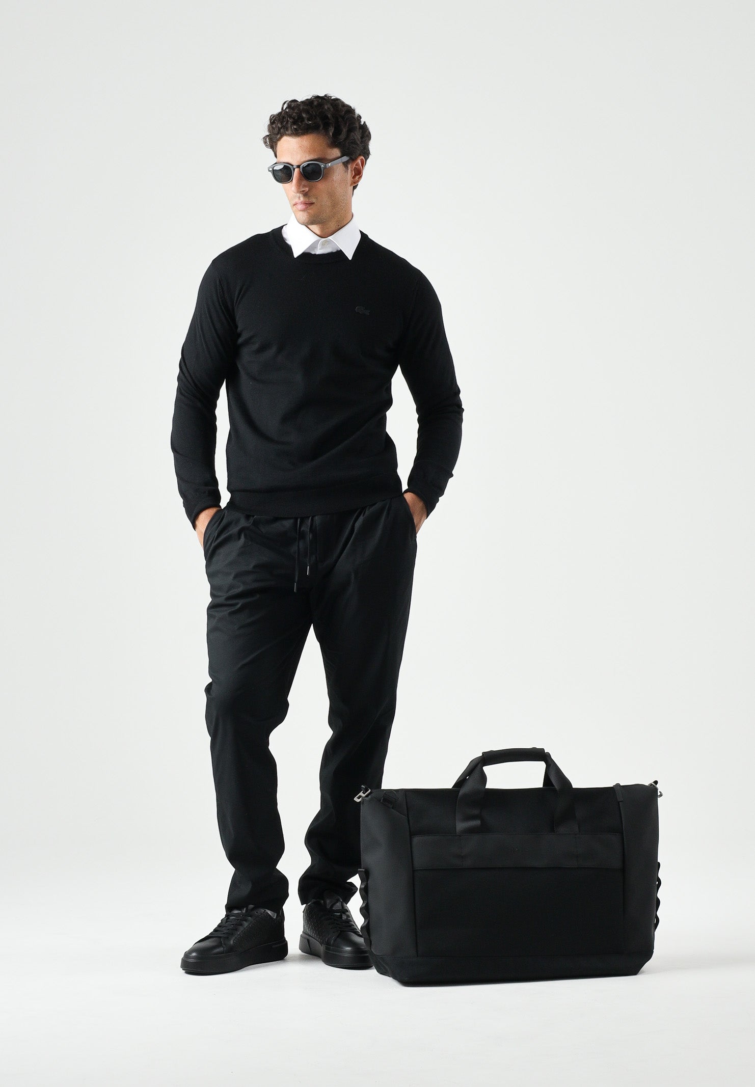 LACOSTE Maglione girocollo in lana merino color nero da uomo con coccodrillo ricamato tono su tono AH1969 031 LACOSTE 