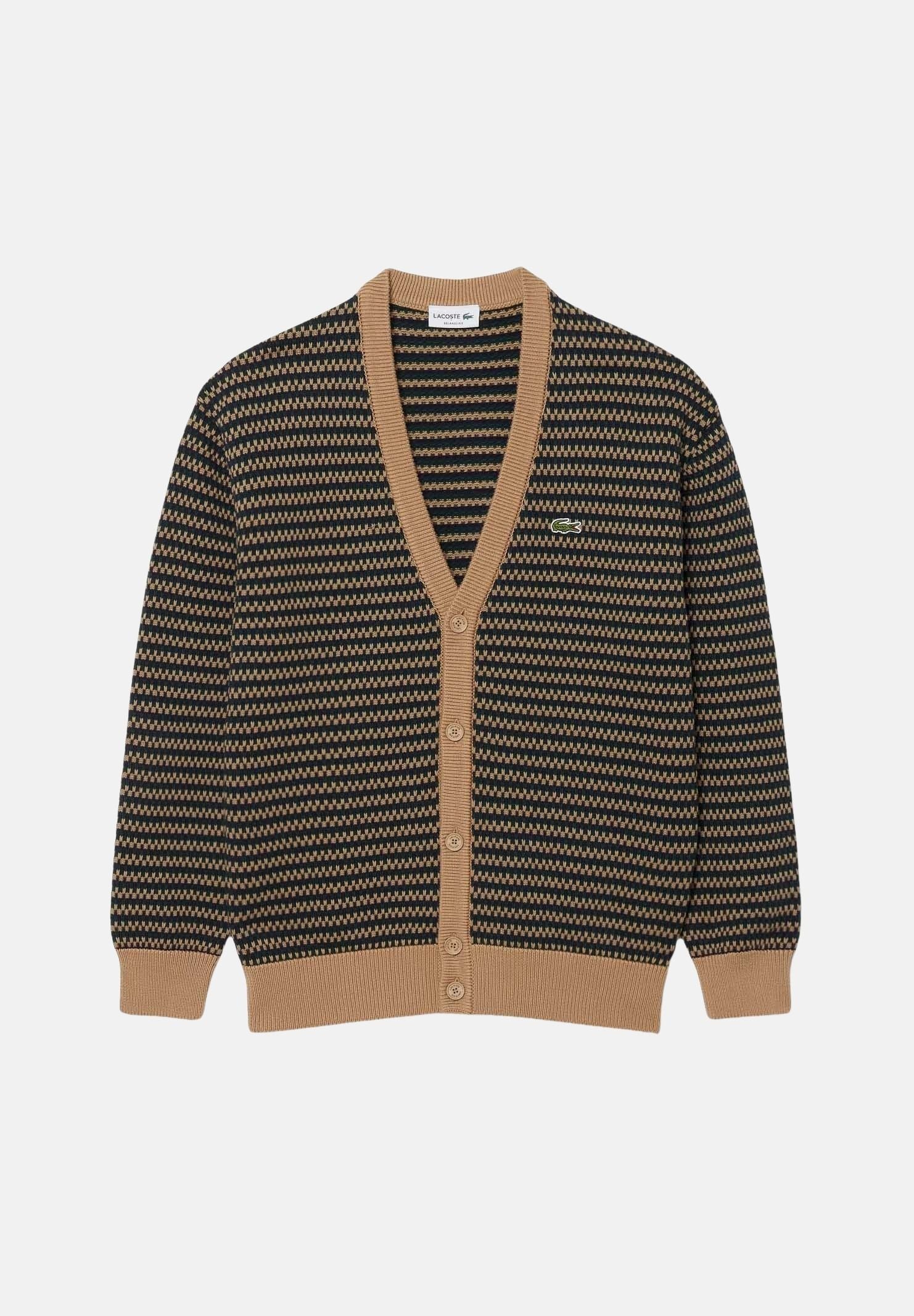 LACOSTE Cardigan a righe marrone cammello e nero da uomo, con scollo a V, bottoni frontali, maniche lunghe e finiture a costine. AH8567 XEI LACOSTE 