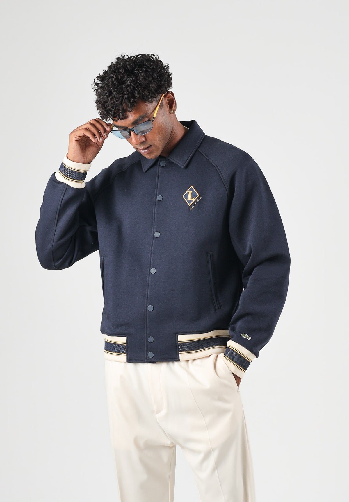 LACOSTE Bomber WOOL BLEND  blu da uomo con colletto camicia, bottoni automatici e dettagli a righe BH8614 MXQ LACOSTE 