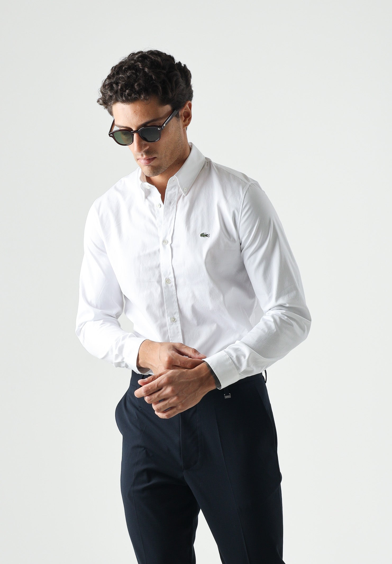 LACOSTE Camicia a manica lunga bianca da uomo  con patch logo CH2933 001. LACOSTE 