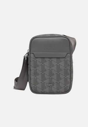 LACOSTE Borsa a tracolla THE BLEND Mono Gris Noir grigio e nero per uomo , in canvas spalmato con monogramma e tracolla regolabile. NH4410 T77 LACOSTE 