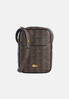 LACOSTE Borsa a tracolla THE BLEND marone da uomo con motivo monogram all-over. NU5422 T93 LACOSTE 
