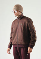 LACOSTE Felpa con zip marrone da uomo con motivo monogramma jacquard. SH1368 WD9 LACOSTE 
