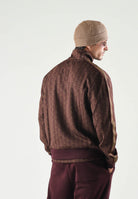 LACOSTE Felpa con zip marrone da uomo con motivo monogramma jacquard. SH1368 WD9 LACOSTE 